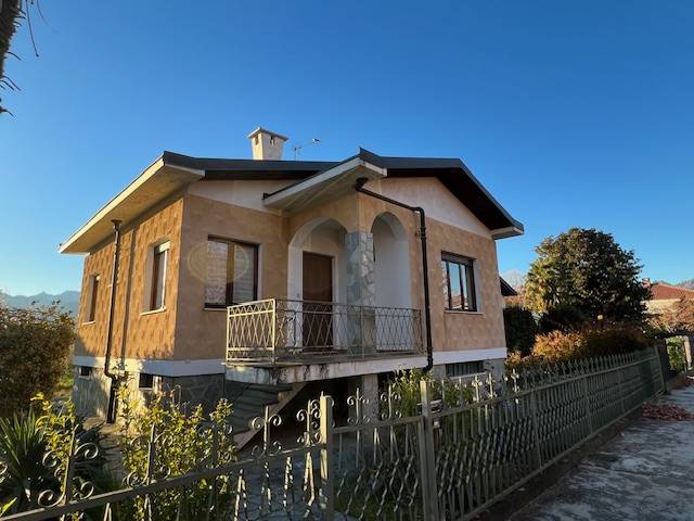 Villa in vendita a Pinerolo via Villaggio San Giacomo, 27