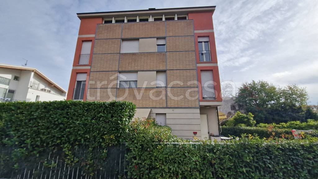 Ufficio in affitto a Parma strada Due Castagne