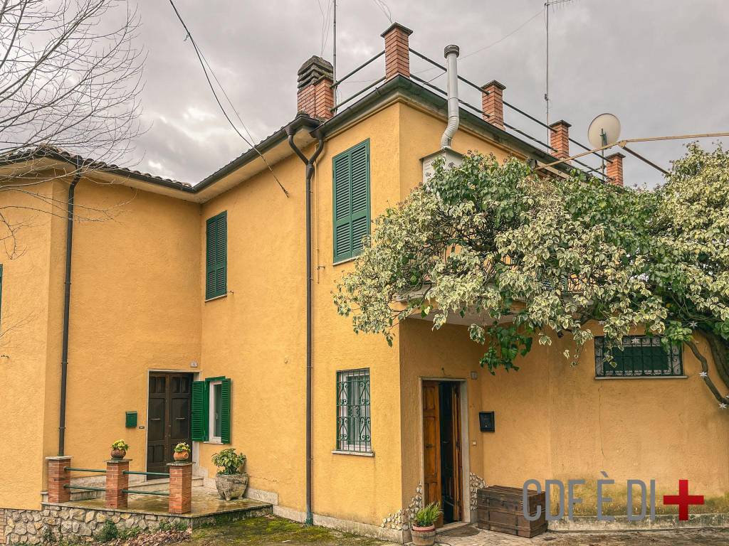 Villa Bifamiliare in vendita a Montopoli di Sabina via Romana