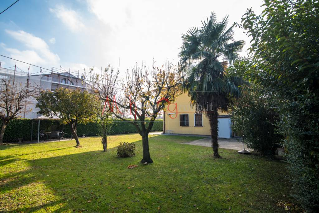 Villa in vendita a Ponte San Nicolò via Marconi