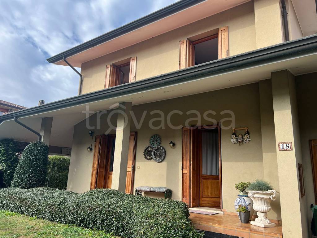Villa Bifamiliare in in vendita da privato ad Azzano Decimo via Trento, 50