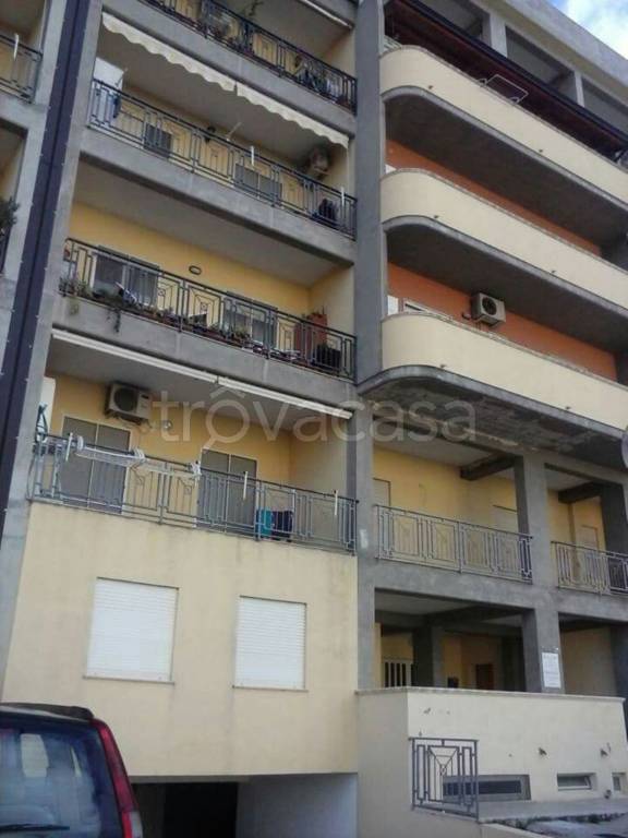 Appartamento in vendita a Crotone via dei Granai, 1