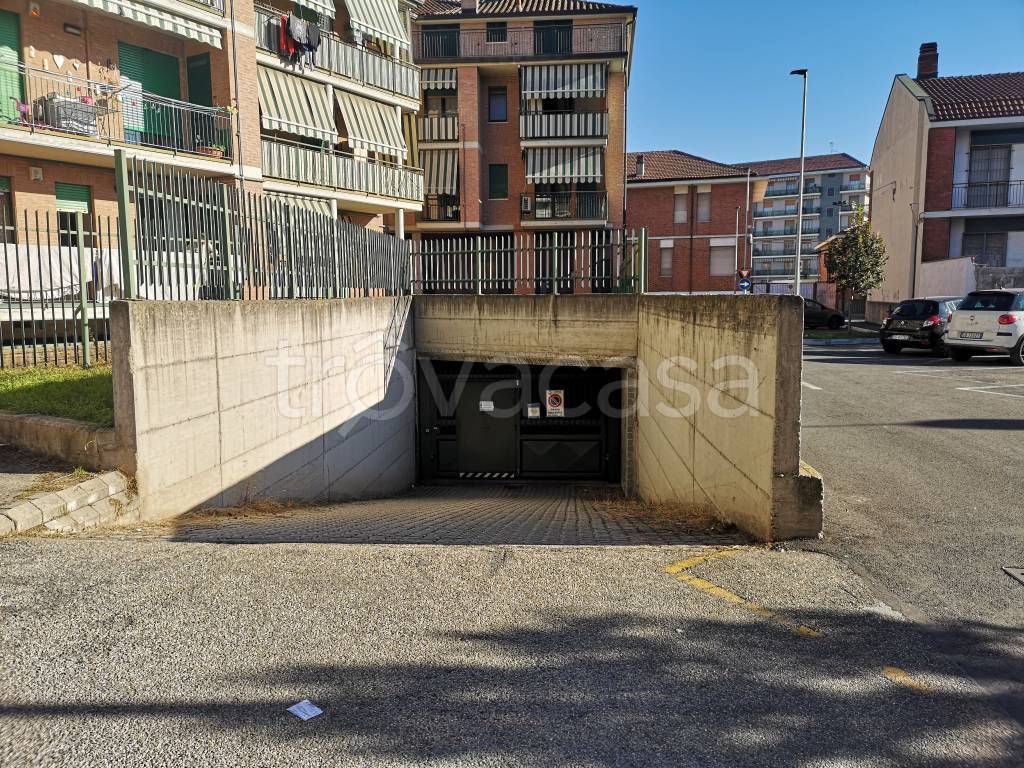 Garage in vendita a Nichelino via Ugo Foscolo, 16