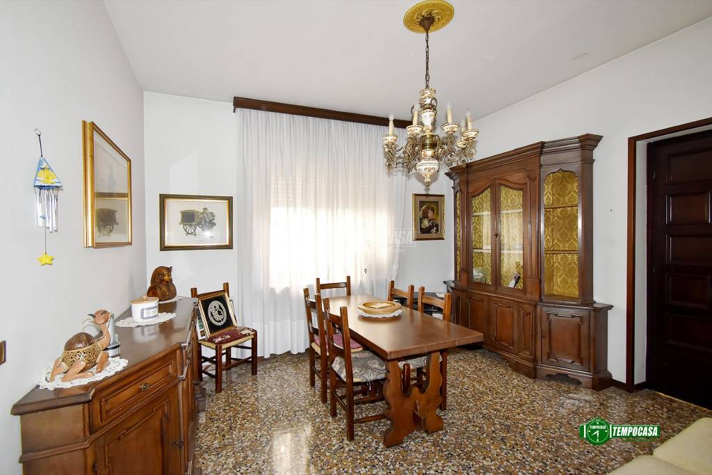 Villa in vendita a Rho via Ippolito Nievo 2