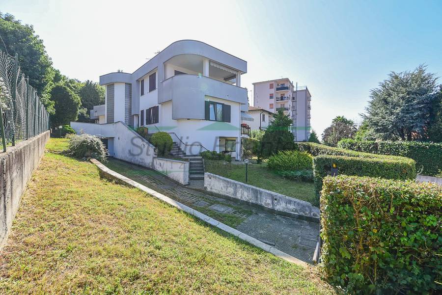 Villa Bifamiliare in vendita a Besana in Brianza via Vignareto