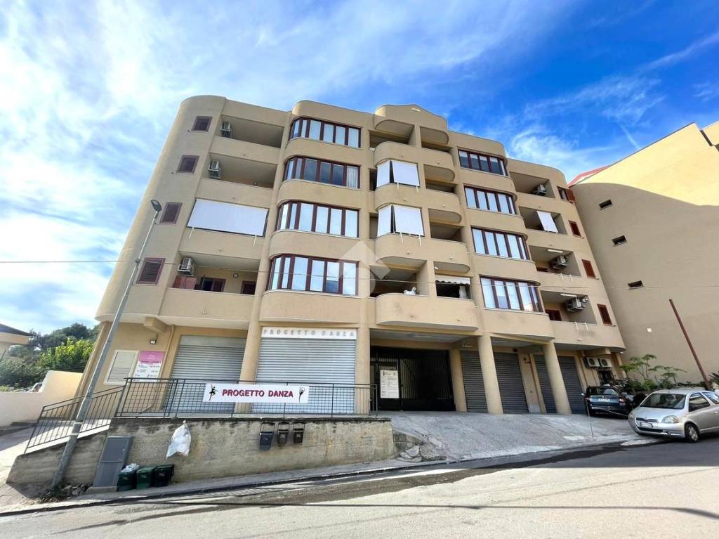 Appartamento in vendita a Reggio di Calabria via Carrubara, 29