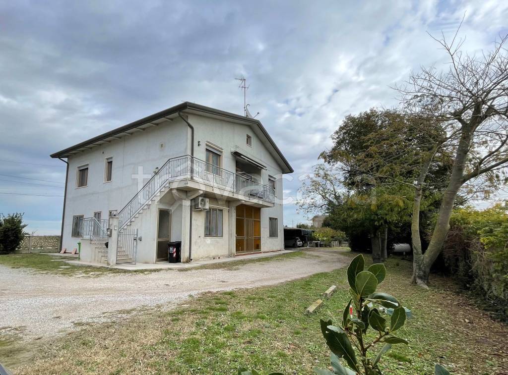Villa Bifamiliare in vendita a Porto Viro