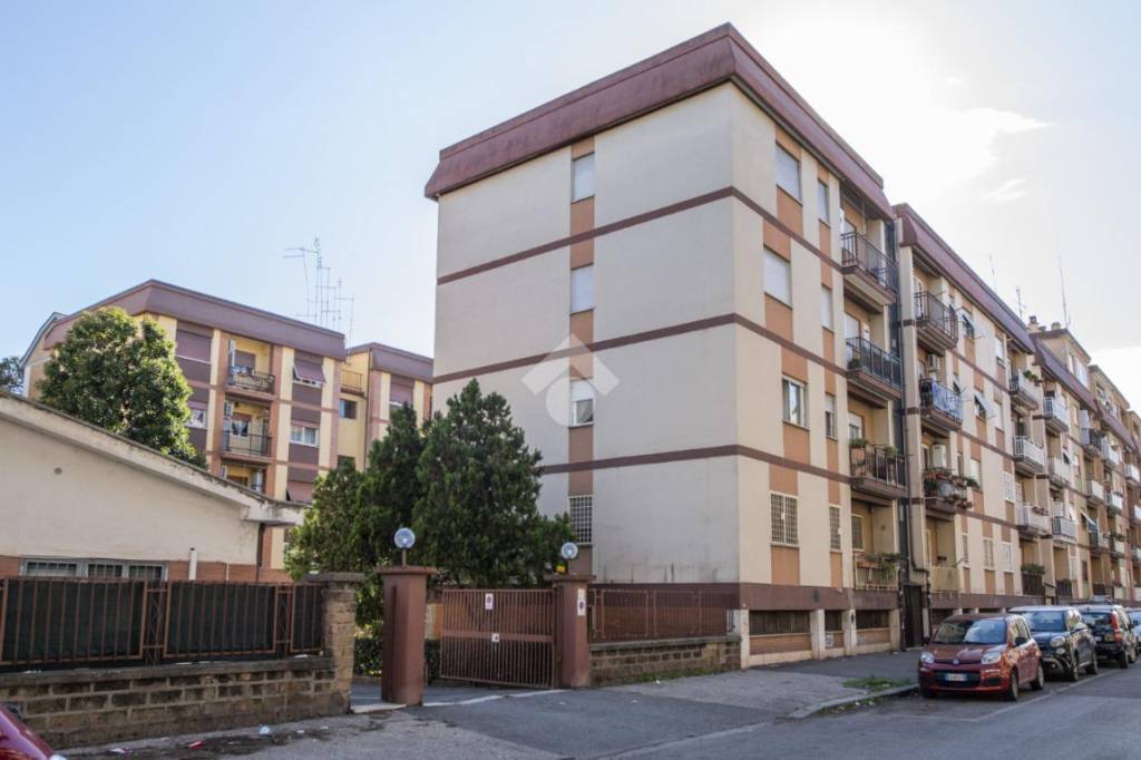 Appartamento in vendita a Roma via capo palinuro, 56