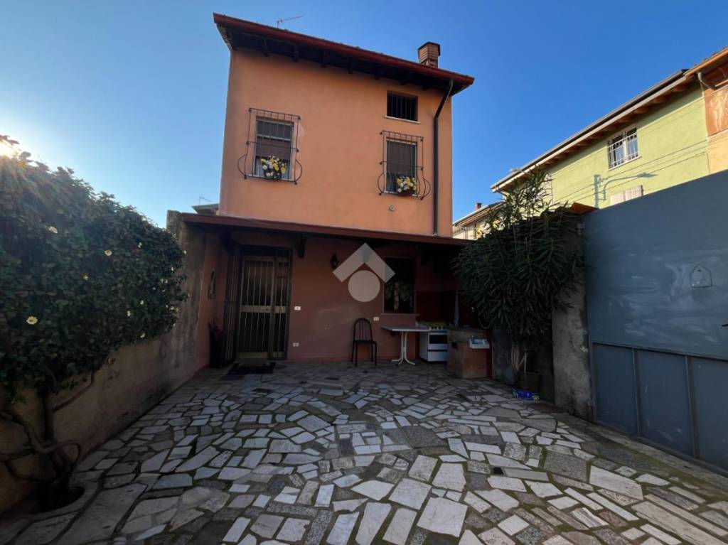 Casa Indipendente in vendita a Verolavecchia via Corridoni, 11