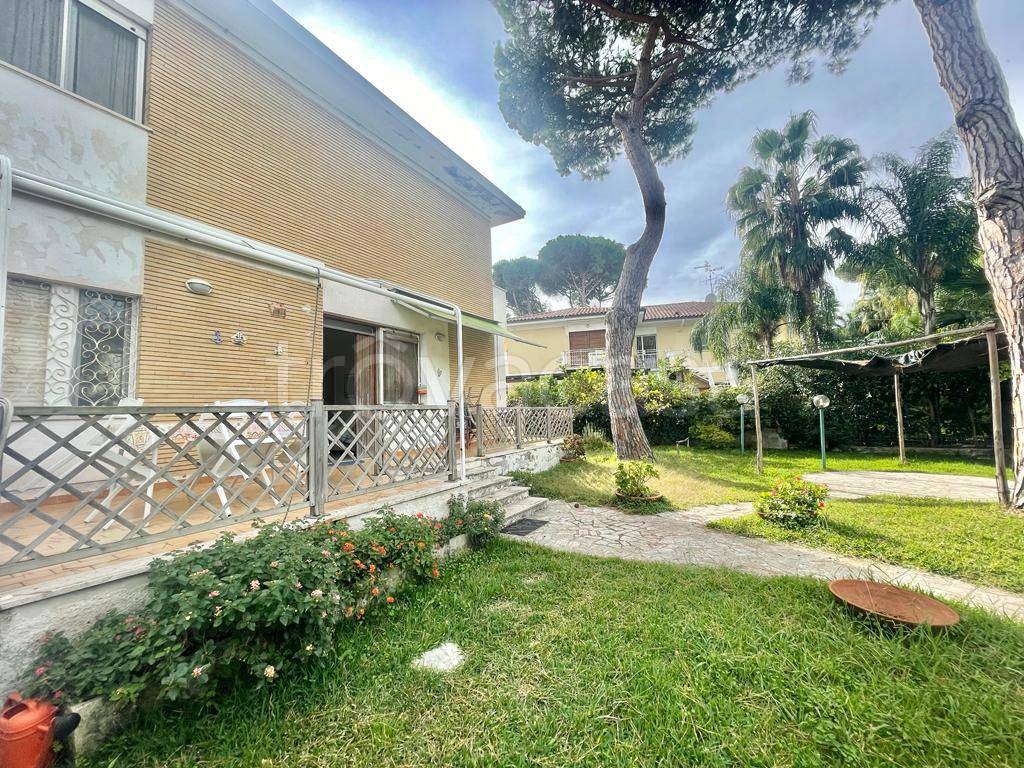 Villa Bifamiliare in vendita a Fondi via Salto 1