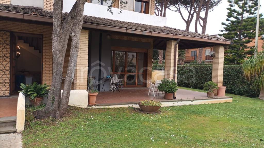 Villa in in affitto da privato a Fiumicino via San Fruttuoso, 20