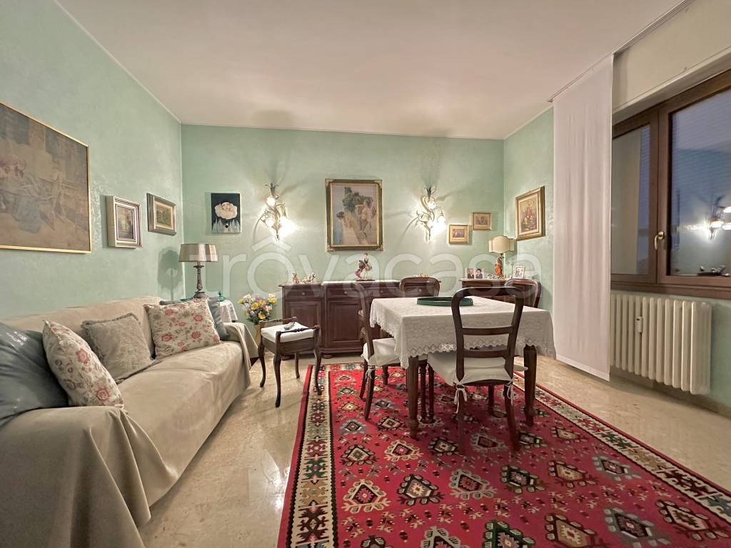 Appartamento in vendita a Milano via Comacchio, 3