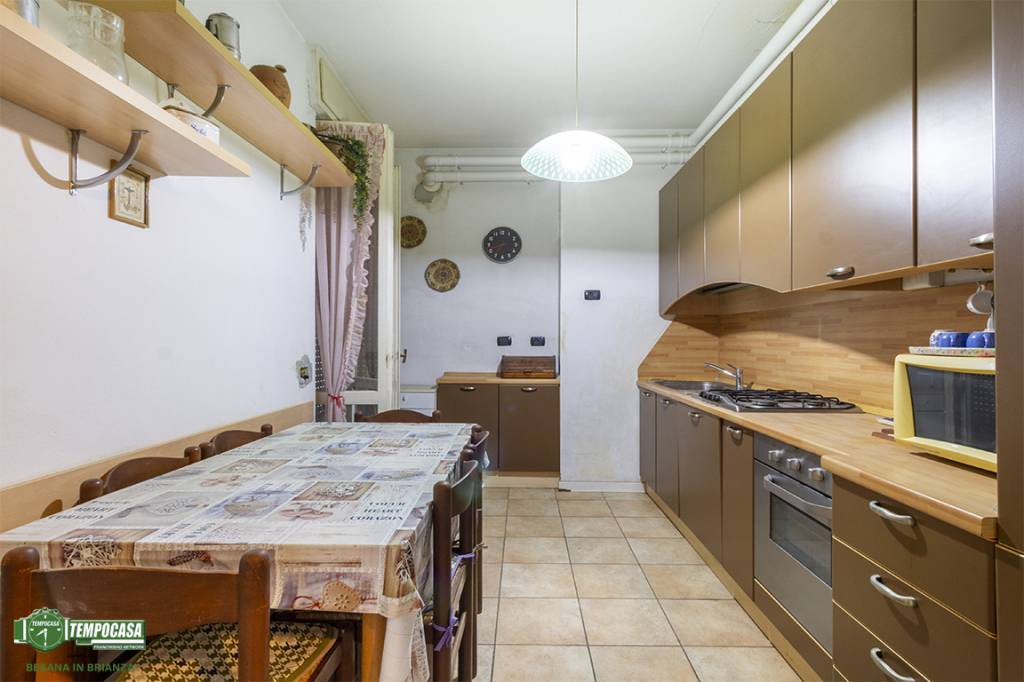 Appartamento in vendita a Besana in Brianza via Papa Giovanni xxiii, 8