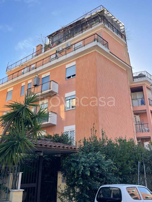 Appartamento in vendita a Roma via Ezio Sciamanna, 41/a