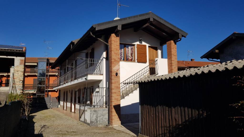 Casa Indipendente in vendita a Castelletto sopra Ticino via Aronco, 1