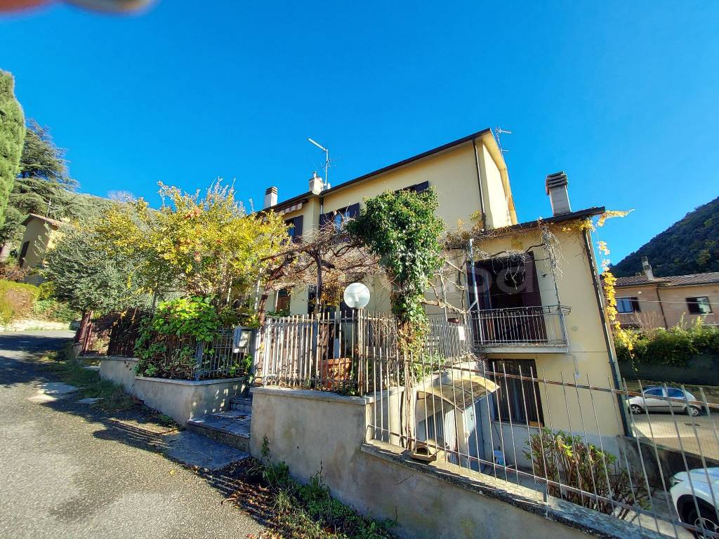 Appartamento in vendita a Spoleto via del Tiro a Segno