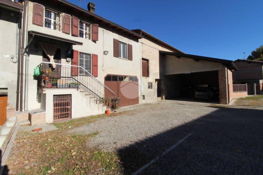 Casa Indipendente in vendita a Lesignano de' Bagni via della Rondella, 11