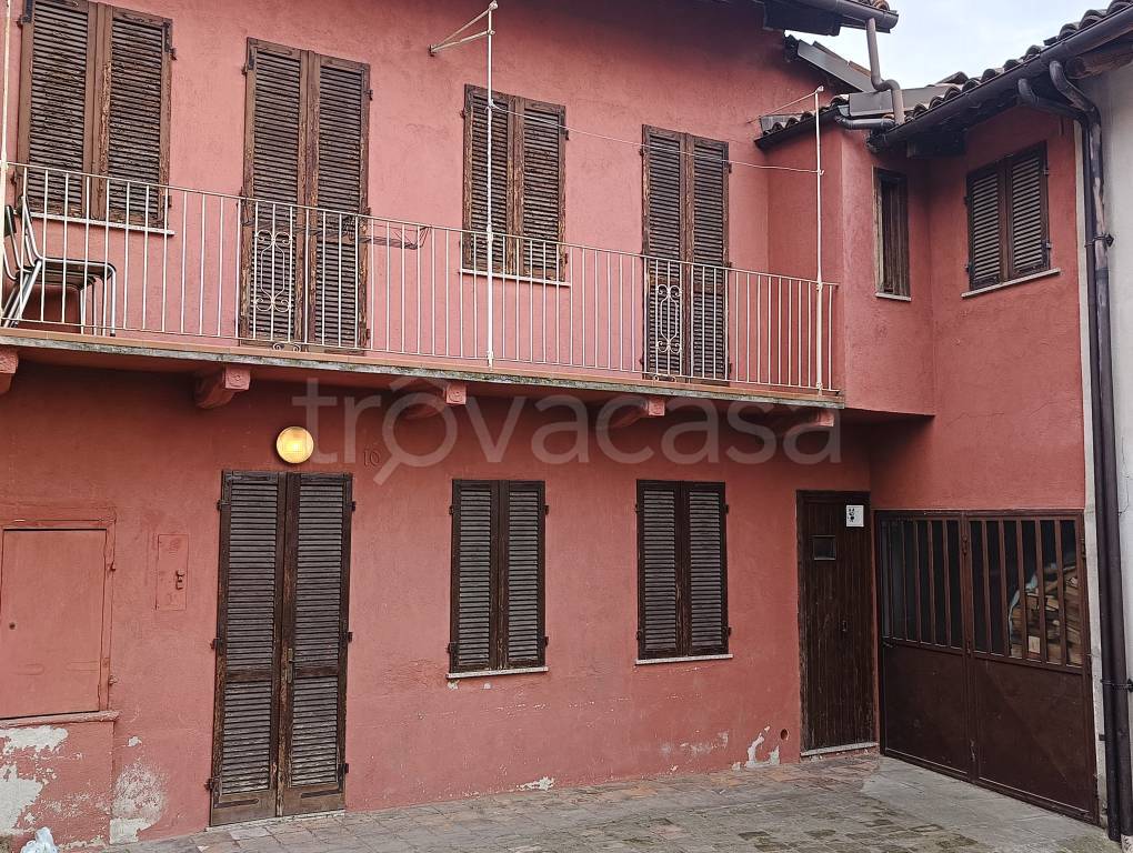 Casa Indipendente in vendita a Corneliano d'Alba via Alessandro Manzoni