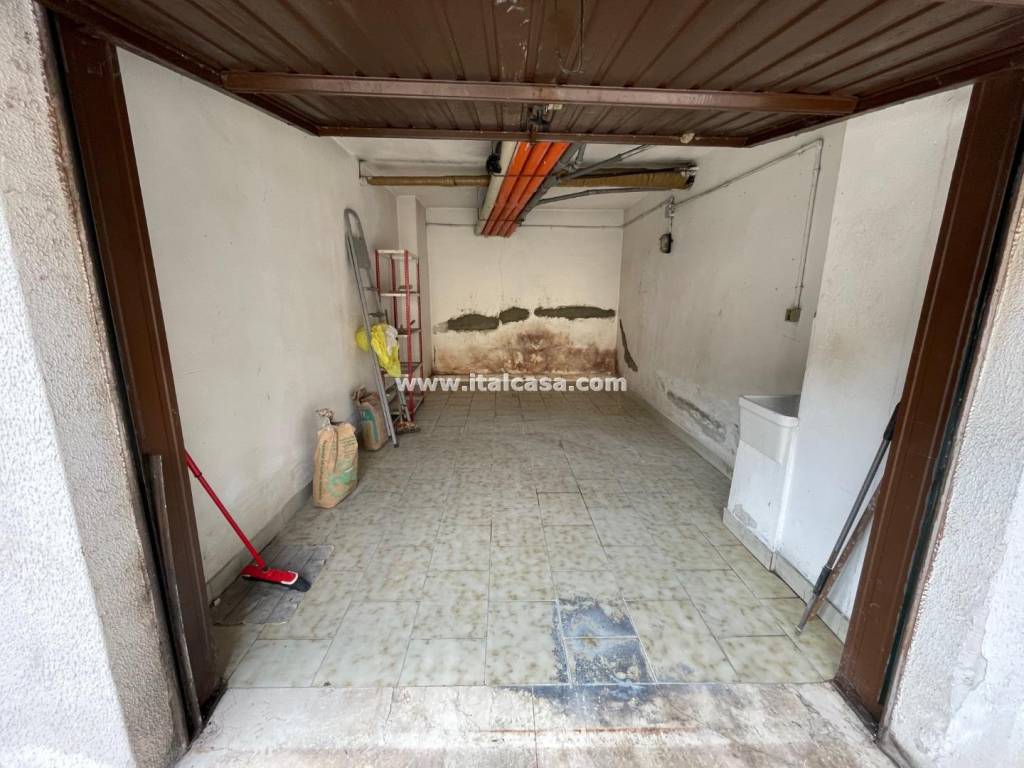 Garage in vendita a Borgo Virgilio via michelangelo