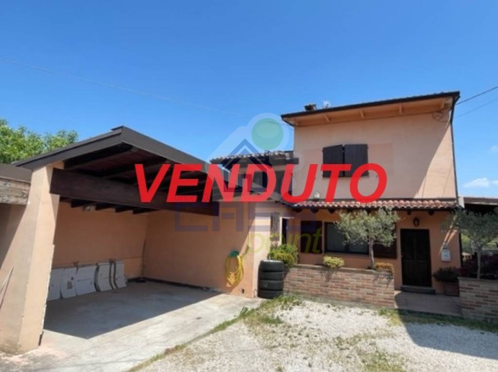 Casa Indipendente in vendita a Monticelli d'Ongina via olza