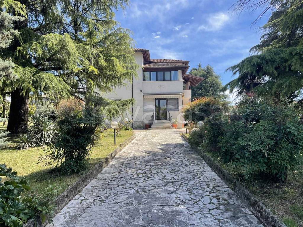 Villa in vendita a Lonato del Garda via Dei Colli