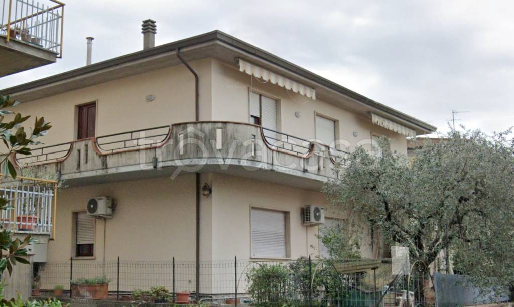 Villa Bifamiliare in vendita a Massa e Cozzile via 1 Maggio