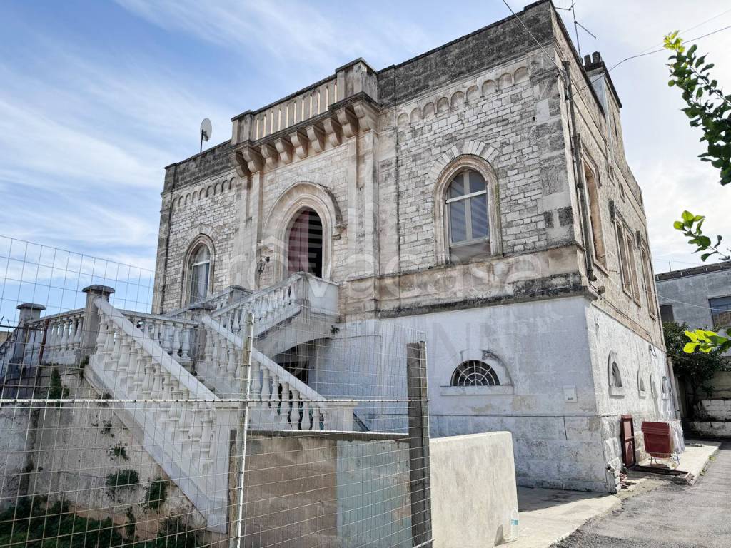 Villa in vendita a Sannicandro di Bari via Duca d'Aosta, 154