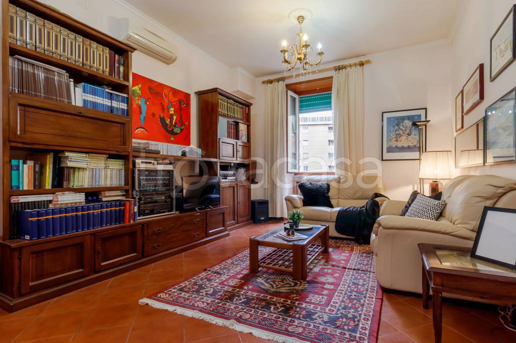 Appartamento in vendita a Roma via Girolamo Benzoni