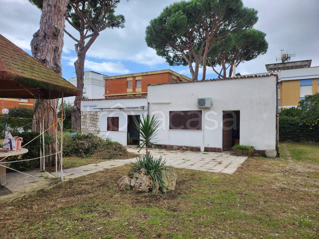 Villa in vendita a Terracina via Alcide De Gasperi, 7