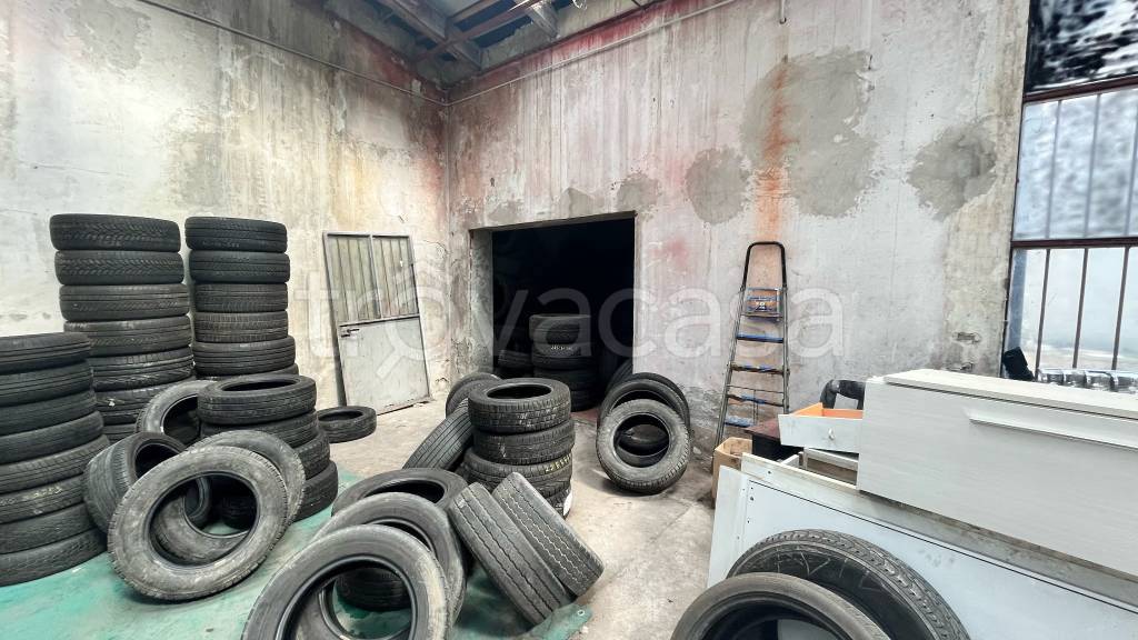 Capannone Industriale in vendita a Seregno via Marsala, 22