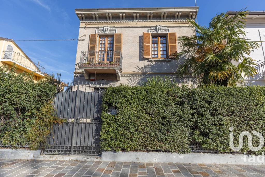 Villa in vendita a Chiaravalle via Saffi, 37