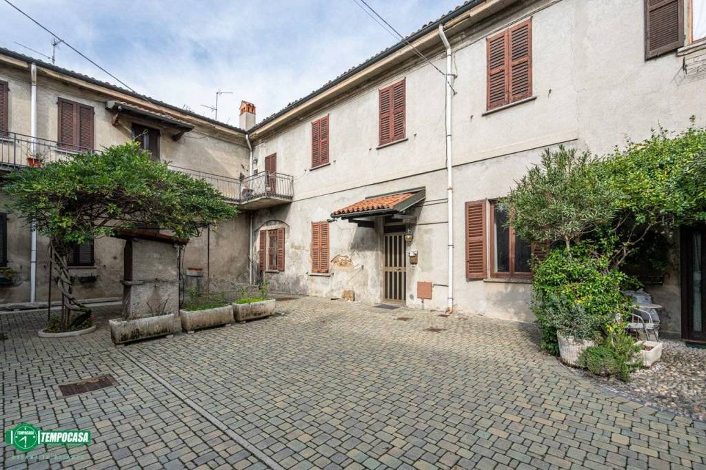 Appartamento in vendita a Besana in Brianza via Ferrante Brioschi, 38