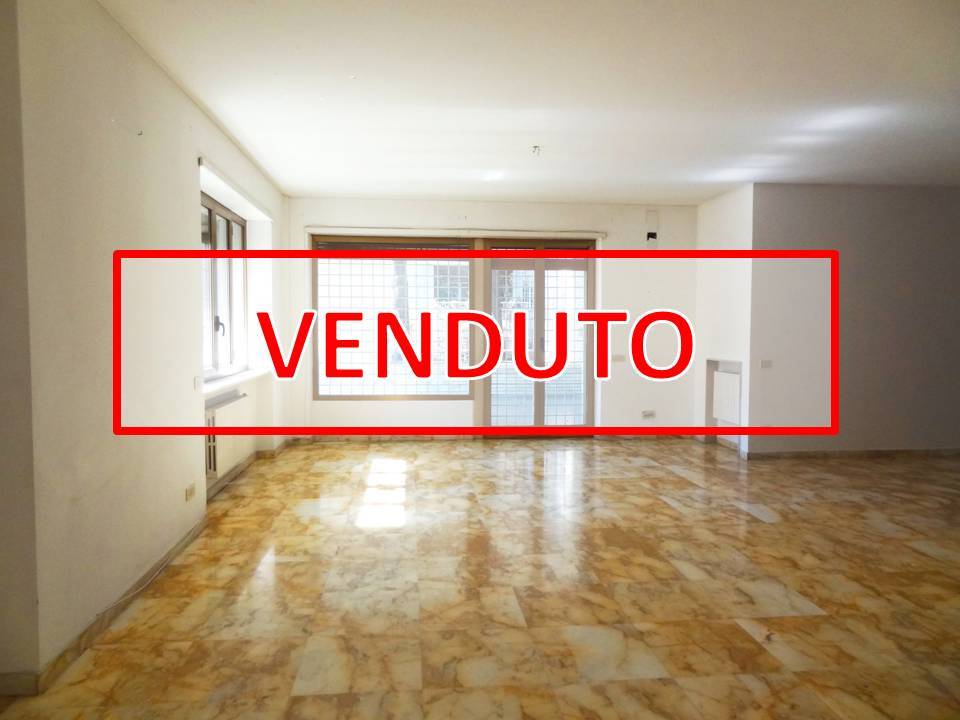 Appartamento in vendita a Roma via Cassia, 1170