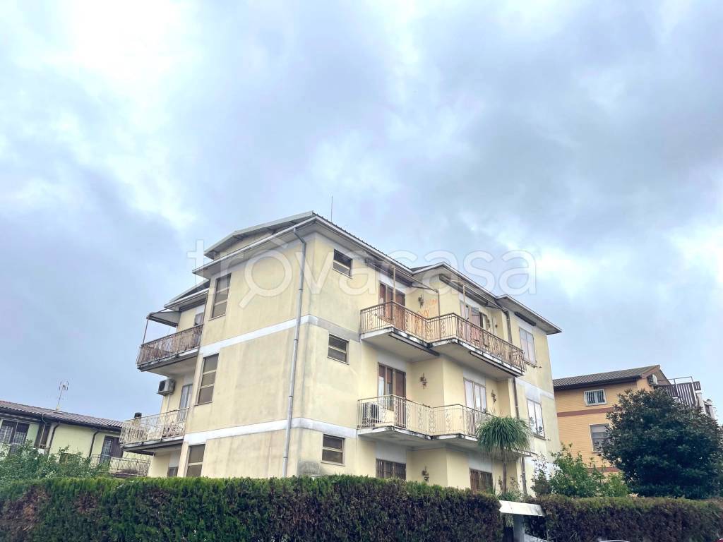 Appartamento in vendita a Roma via Bernardino Daniello