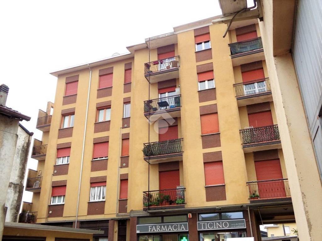 Appartamento in vendita a Lonate Pozzolo piazza Cesare Battisti, 1