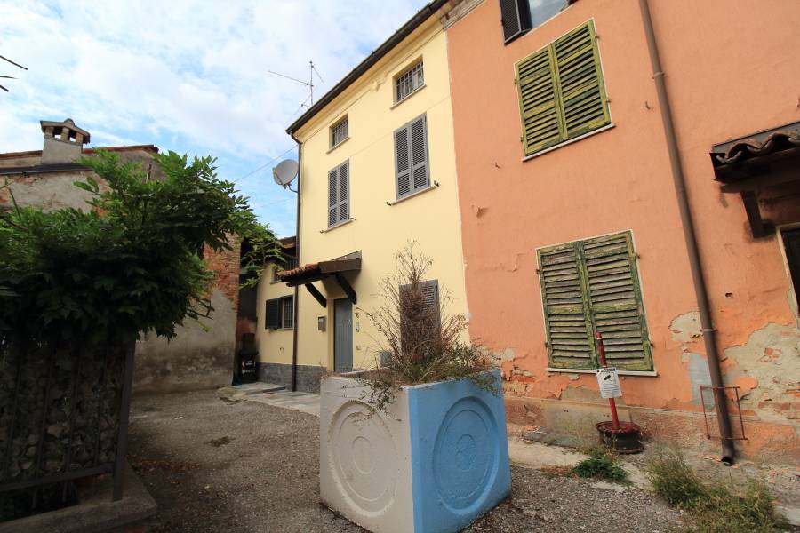 Casa Indipendente in vendita a Borgonovo Val Tidone via Bilegno