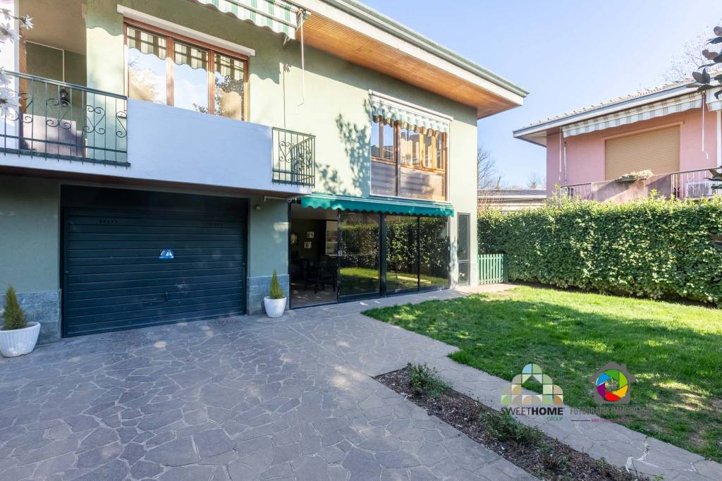 Villa in vendita a Biassono via Brianza