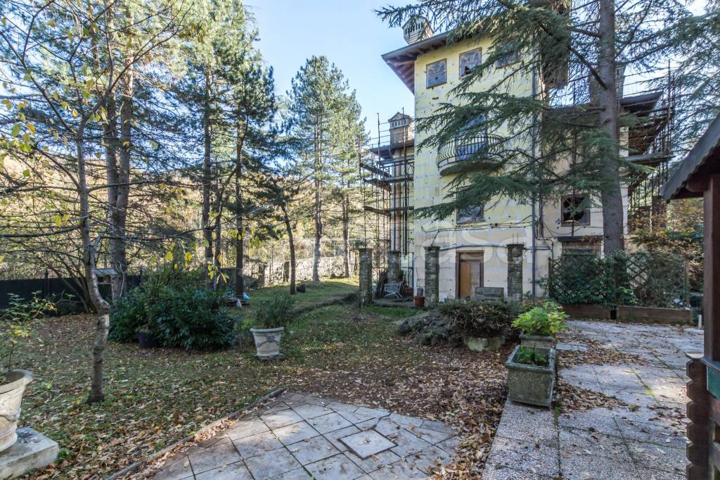 Villa Bifamiliare in vendita a Borgo Val di Taro località Cappellezzi Frazione Gorro