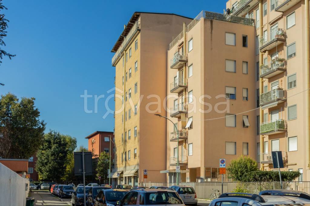 Appartamento in vendita a Cologno Monzese via Piero Maroncelli, 5