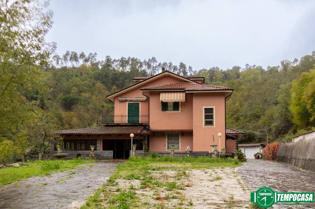 Villa in vendita a Rocchetta di Vara manzile-quaradeghini
