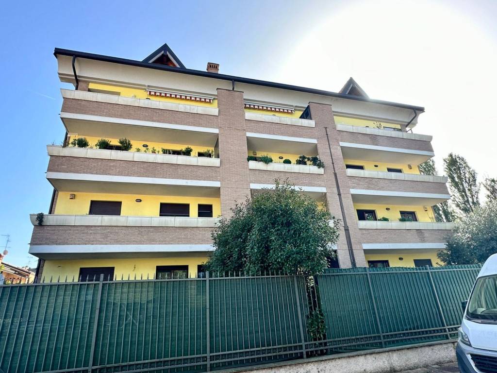 Appartamento in vendita a Buccinasco via degli Aceri, 13