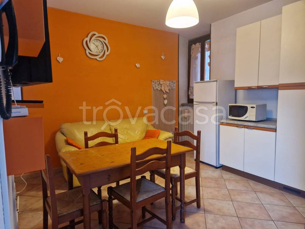 Appartamento in vendita a Saronno via Istria, 2