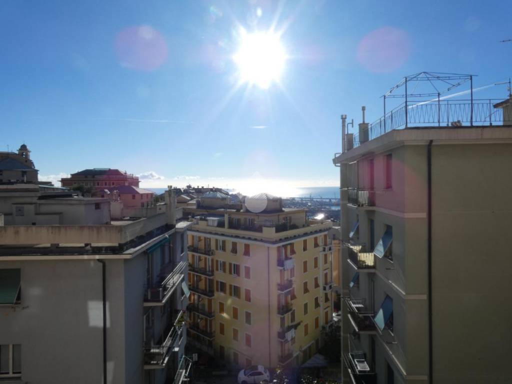 Appartamento in vendita a Genova via Inferiore di Montemoro, 18