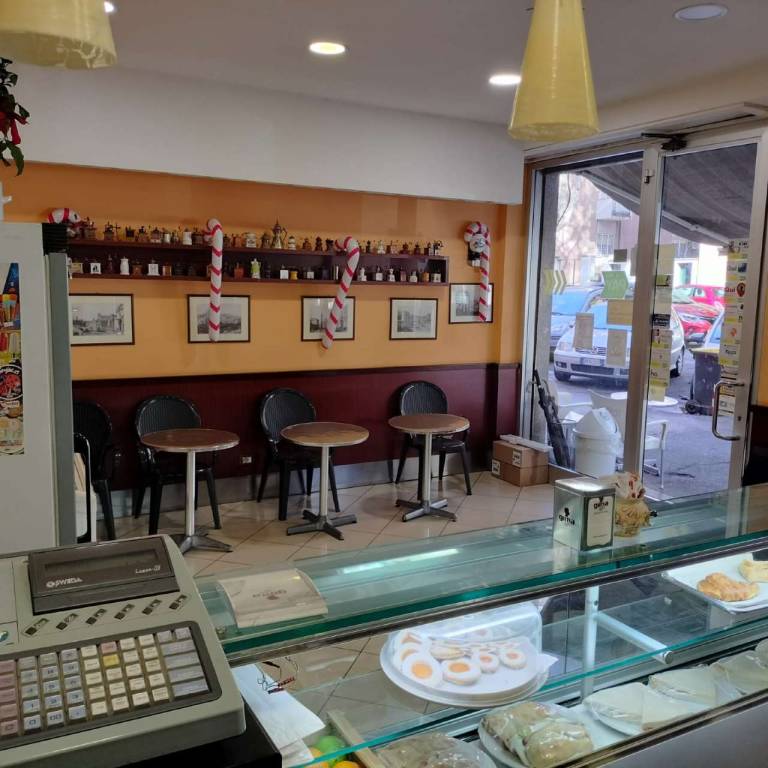 Bar in vendita a Roma via Macedonia