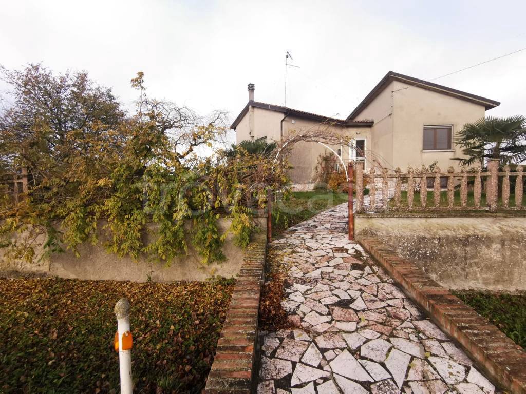 Villa in vendita a Bondeno via Consorziale, 260
