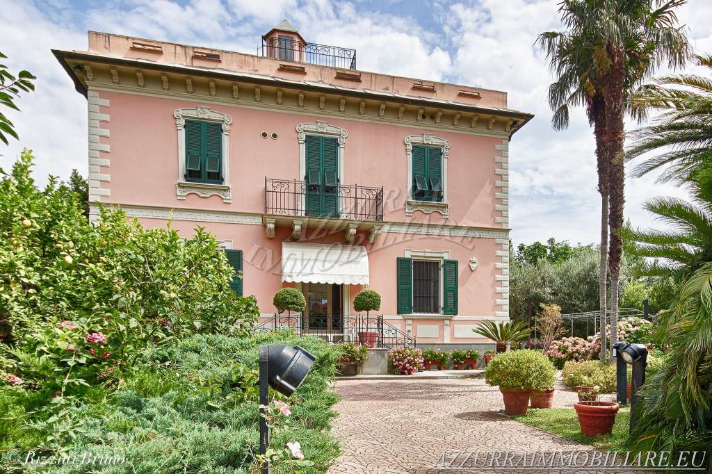 Villa in vendita ad Albisola Superiore via Giovanni XXIII