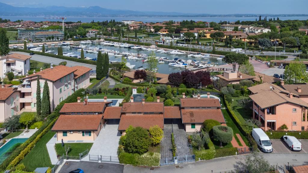 Villa Bifamiliare in vendita a Sirmione via Como, 6