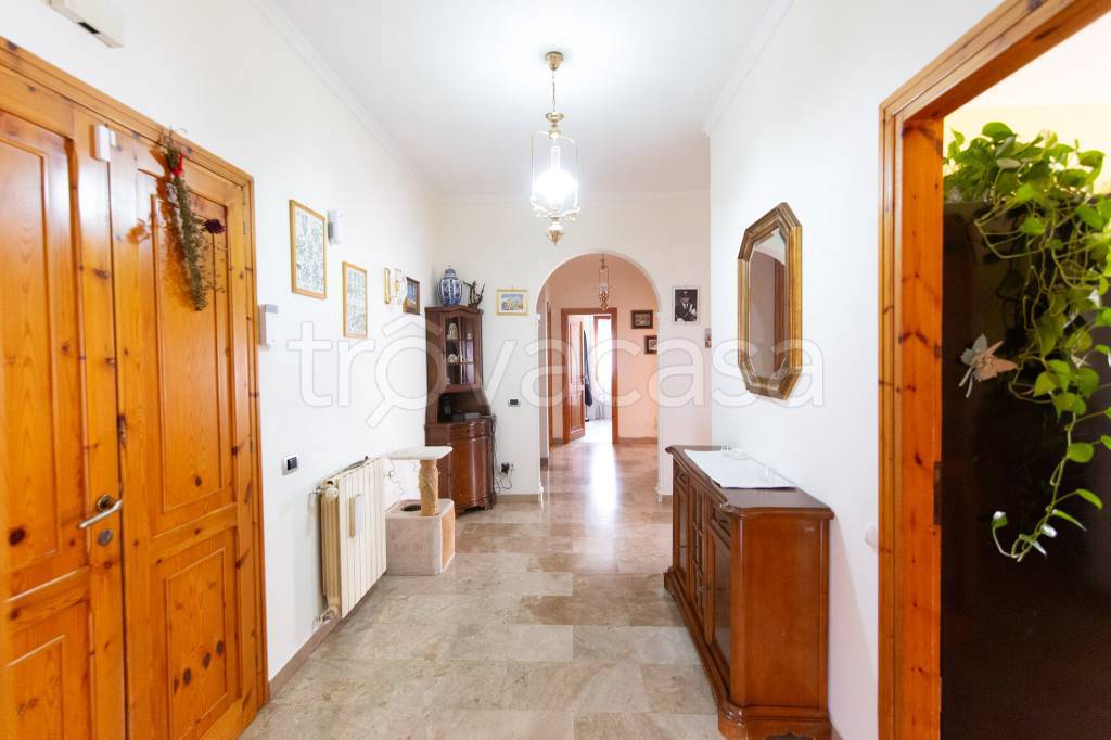 Appartamento in vendita a Roma via Angelo Barbagelata, 5