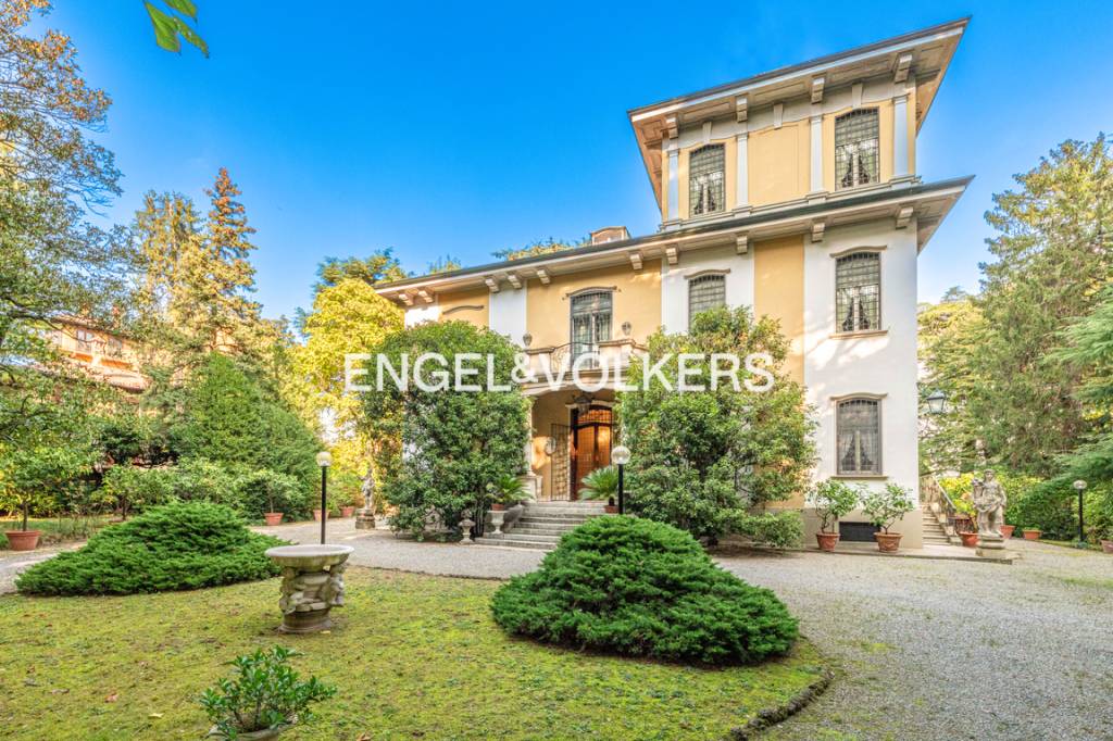Villa in vendita a Carate Brianza viale Giuseppe Garibaldi, 32