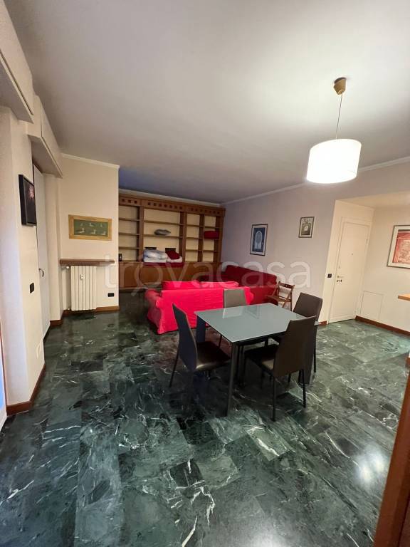 Appartamento in vendita a Milano viale Mario Rapisardi, 9